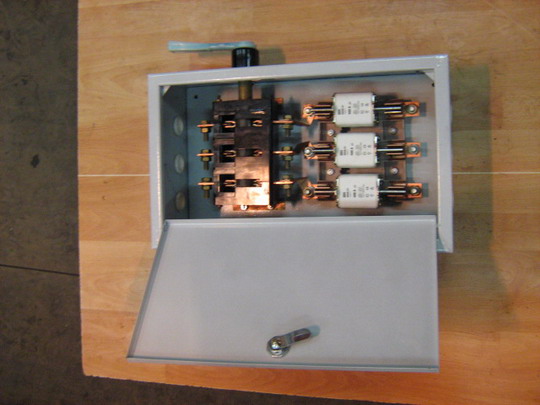 Ящик силовой рубильник в металлическом ящике с предохранителями ЯРП-4 400А IP32
