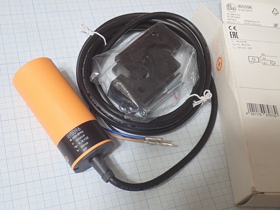 Индуктивный датчик IFM IB5096 IB-3020-BPKG 20mm 10...36VDC 250mA вес-0.26кг габаритный размер 160х13