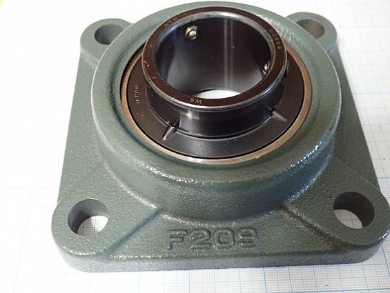 Подшипник NTN UCF209D1 без масленки и оригинальной упаковки