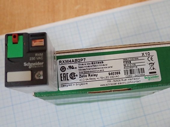 Реле Schneider Electric RXM4AB2P7 230VAC Zelio Relay 940388