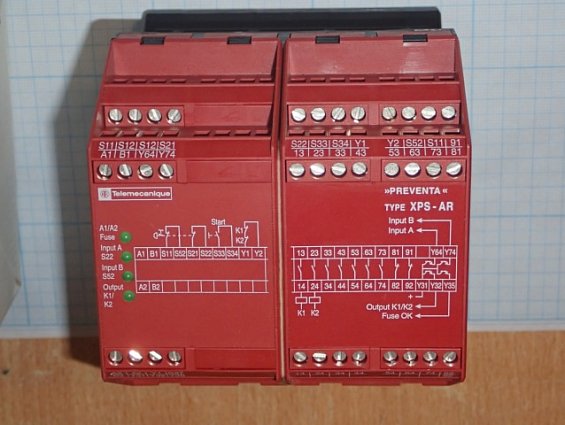 Модуль безопасности Telemecanique XPSAR311144 027427 24V AC/DC