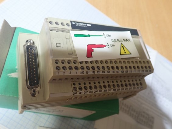 Клеммный блок Schneider Electric ABE7-CPA03 Modicon BASE 8 ANALOG CHANEL Made in Latvia