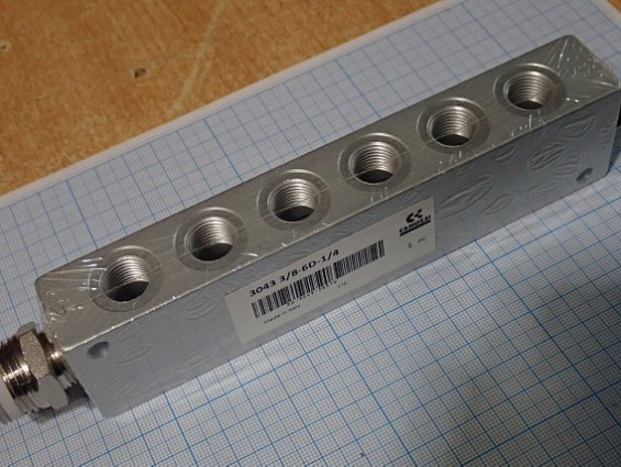 Коллектор CAMOZZI 3043 3/8-6D-1/4 Made in Italy