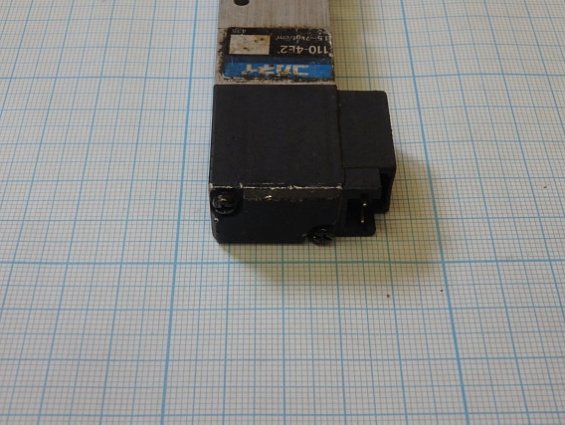 Электропневмораспределитель 110-4E2 1 1,5~7kgf/cm2 DC24V пилотного типа с двумя электромагнитами
