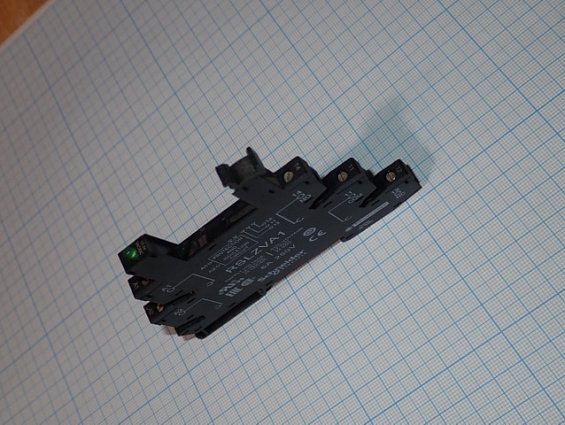 Розетка Schneider Electric RSLZVA1 бывшая в употреблении ПОЧТИ НОВАЯ