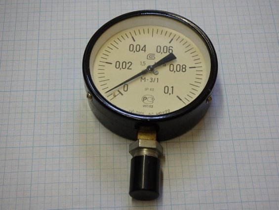 Манометр М-3/1 0-0.1МПа IP40 2005г.в класс точности 1.5 диаметр Ф100мм