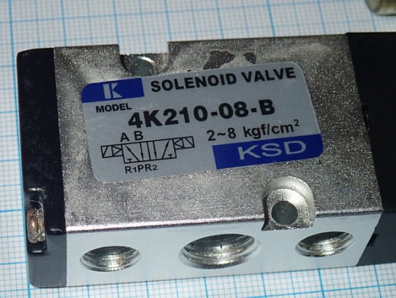 Распределитель KSD 4K210-08-B 24VDC ED100% 4.8W БЕЗ ОДНОГО УПЛОТНИТЕЛЬНОГО КОЛЬЦА БЕЗ ФИТИНГА ПИТАНИ