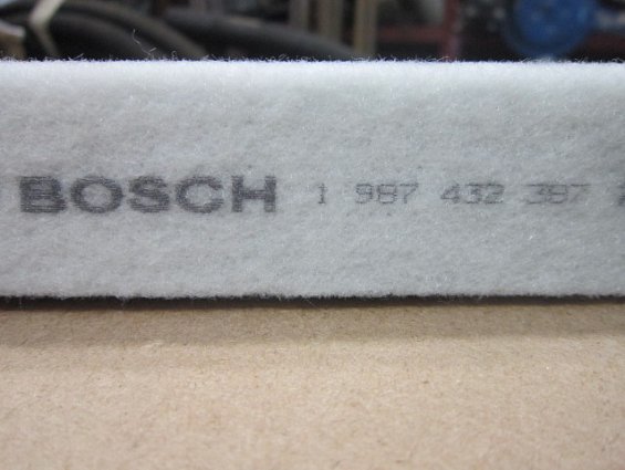 Фильтрующий элемент салонный угольный воздушного фильтра 1987432387 BOSCH Mann-CUK2433