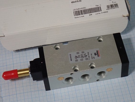 Распределитель CAMOZZI 454-015-22 Made in Italy