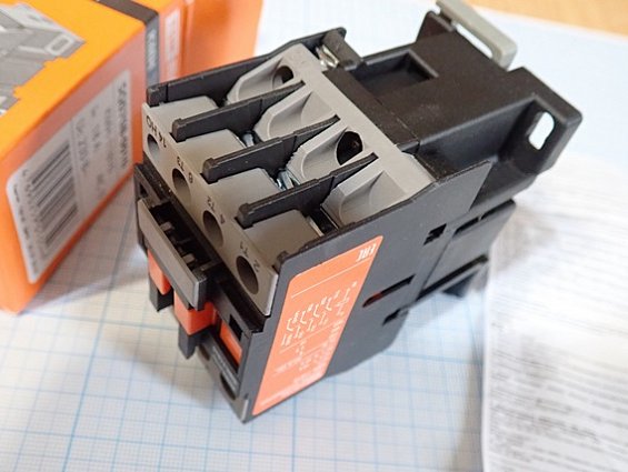 Контактор TDM КМН-11810 18А 230В АС-3 1НО SQ0708-0010