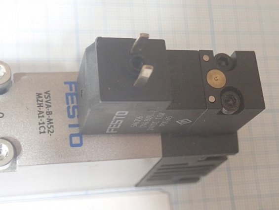 Пневмораспределитель FESTO VSVA-B-M52-MZH-A1-1C1 547080 24vdc 1.8W 546256 746809