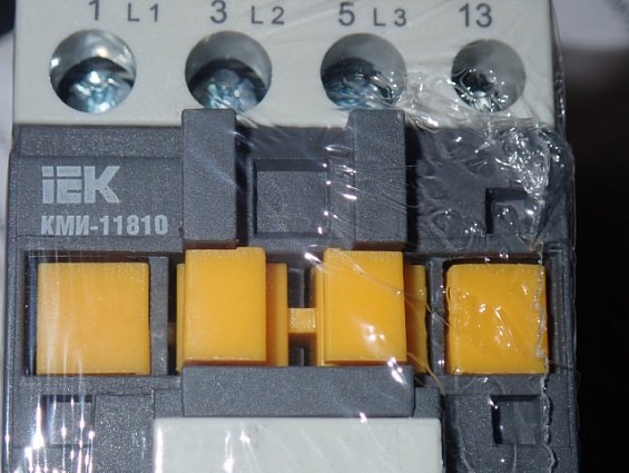 Контактор iEK КМИ-11810 230В 50Гц