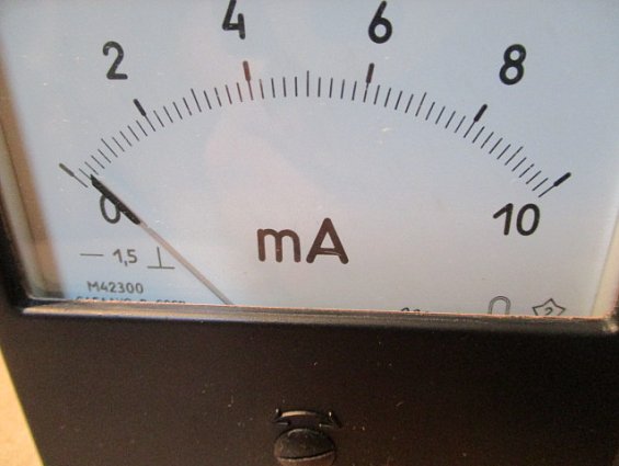 Миллиамперметр М42300 шкала 0-10mA Кл.т1.5 1986г.в СДЕЛАНО В СССР