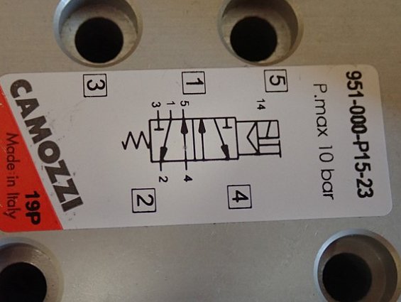 Пневмораспределитель CAMOZZI 951-000-P15-23