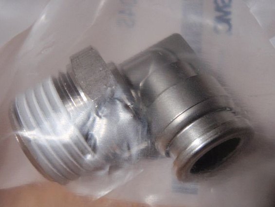 Соединение быстроразъемное угловое smc kQb2L10-04s r1/2"-10.0mm