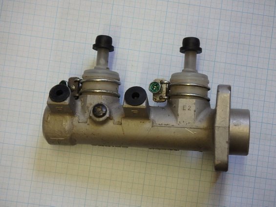 Главный тормозной цилиндр TOKICO JPAN автомобиля ISUZU ELF шасси NKR55E NHR55E 8-94315-315-1