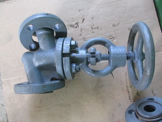 Клапан вентиль запорный 15с52нж9 15с27нж1М Ду32 Ру63 Ру64 стальной фланцевый с ручным приводом
