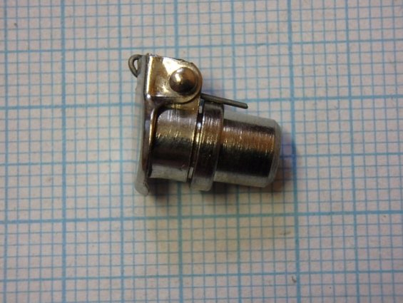 Пресс-масленка заколачиваемая с самозакрывающейся крышкой посадка 6мм прямая