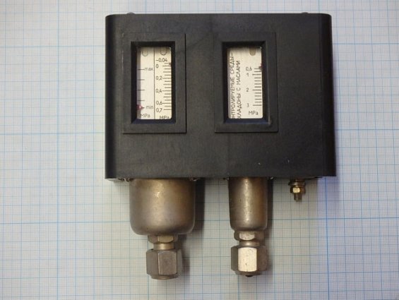 Датчик-реле давления сдвоенный Д2-11 -0,04...+0,7MPa 0,6...+3MPa IP30 ТУ25-7308.0005-89