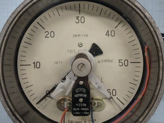 Манометр электроконтактный ЭКМ-1У 0-60kgf/cm2 220VDC 50Hz 1A IP40 1989г.в. ГОСТ13717-84