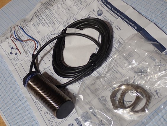 Индуктивный датчик Telemecanique XSAV11801 24...240V