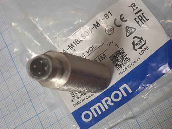 Индуктивный датчик Omron E2A-M18LS08-M1-B1 без крепежных гаек M18