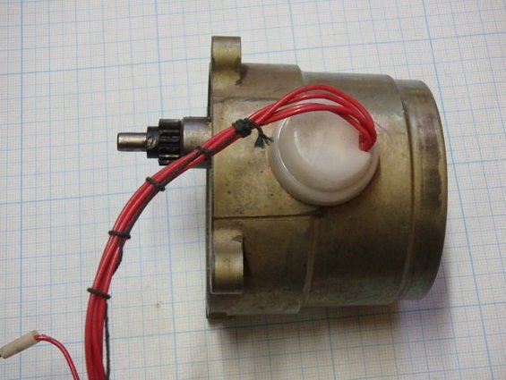 Электродвигатель асинхронный Д-32П1 n=24об/мин Uв/Uн=127/12V 50Hz 12VA