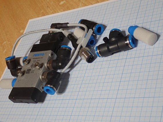 Пневмораспределитель FESTO CPE14-M1CH-5L-1/8 550237 24VDC В КОМПЛЕКТЕ ФИТИНГИ ШНУР ПИТАНИЯ ПОЧТИ НОВ