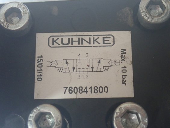Распределитель KUHNKE 760841800 с гайкой без катушки соленоида и соединительной коробки бывший в упо
