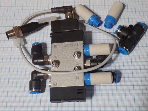 Пневмораспределитель FESTO CPE14-M1CH-5L-1/8 550237 24VDC В КОМПЛЕКТЕ ФИТИНГИ ШНУР ПИТАНИЯ ПОЧТИ НОВ