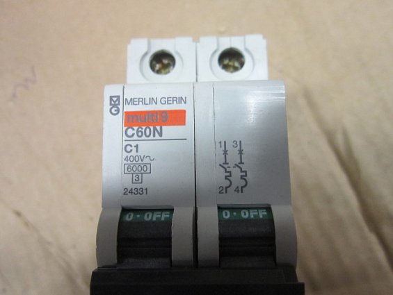 Выключатель автоматический 24331she c60n 2П 1A C MERLIN GERIN Schneider Electric Франция