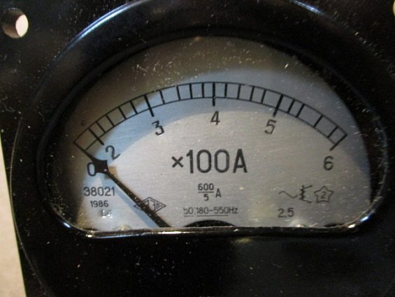 Амперметр Э8021 шкала 0-600A ТТ600/5 частота 50 180-550Hz Класс точности 2.5 Сделано в СССР