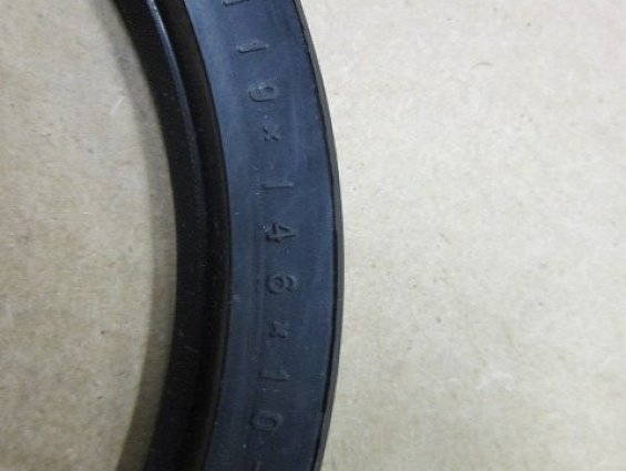 Манжета ЯМЗ 201-1005160-А3 119х146х10-2 армированная резиновая сальник