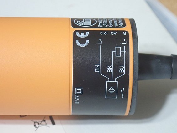 Индуктивный датчик IFM IB5096 IB-3020-BPKG 20mm 10...36VDC 250mA вес-0.26кг габаритный размер 160х13