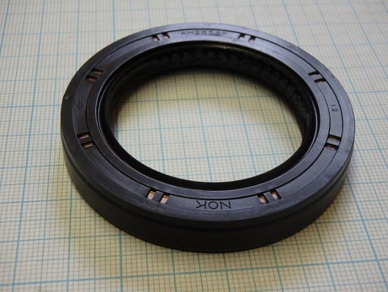Сальник коробки передач 8-97257296-0 задний двигателя 4JB1 AH2658F NOK