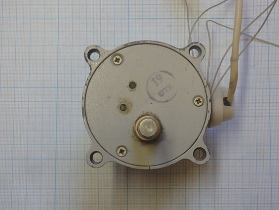 ЭЛЕКТРОДВИГАТЕЛЬ АСИНХРОННЫЙ тип Д-32П1 n=72min-1 Uе/Uн=127/12V 50Hz 12VA