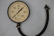 Манометр показывающий с шлангом М-4/1 0-0,6MPa 0-6кгс/см2 Кл.т. 1,5 IP40 ГОСТ2405-88 бывший в упот
