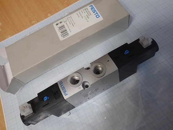 Пневмораспределитель FESTO VUVS-L25-P53C-MD-G14-F8-1C1 575525 две катушки соленоиды =24VDC 3.3W VACF