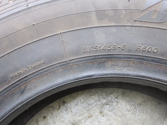 Автошина BRIDGESTONE R600 165R13LT 8P.R. LIGHT TRUCK bk51459-6 износ 50% задняя без камеры