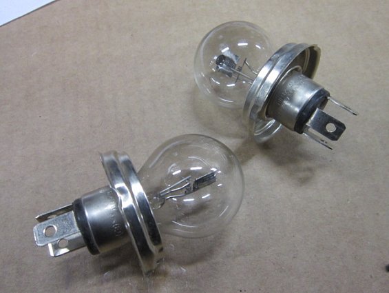 Лампа автомобильная фарная 7952 R2 24V 55/50W  Е1 W6r OSRAM BILUX