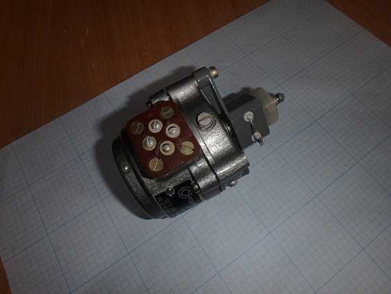Реверсивный двигатель с редуктором тип РД-09 127V 0.1А 10W 50Hz 1200об/мин редукция-1/15.62