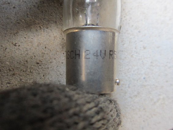 Лампа BOSCH ba15s 24VR5W 5W E1 26C 310 1987302510 5627-OSRAM автомобильная габаритных огней Лампа BOSCH ba15s 24VR5W 5W E1 26C 310 1987302510 5627-OSRAM автомобильная габаритных огней