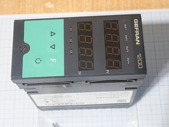 Контроллер GEFRAN 1200-RRC0-00-0-1 F023425 БЫВШИЙ В УПОТРЕБЛЕНИИ ТЕХНИЧЕСКИ ИСПРАВЕН