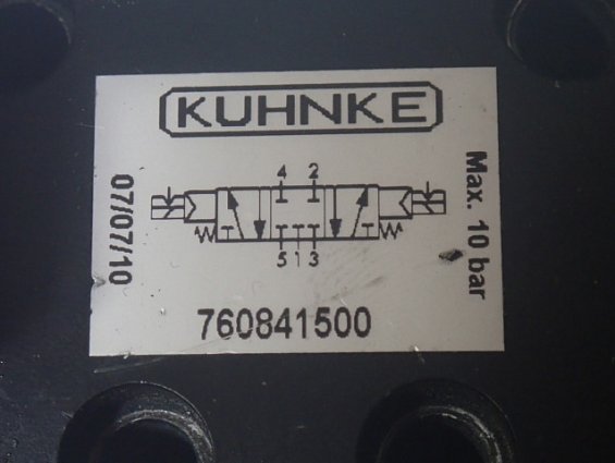 Распределитель KUHNKE 760841500 без катушек соленоидов и соединительных коробок и гаек бывший в упот