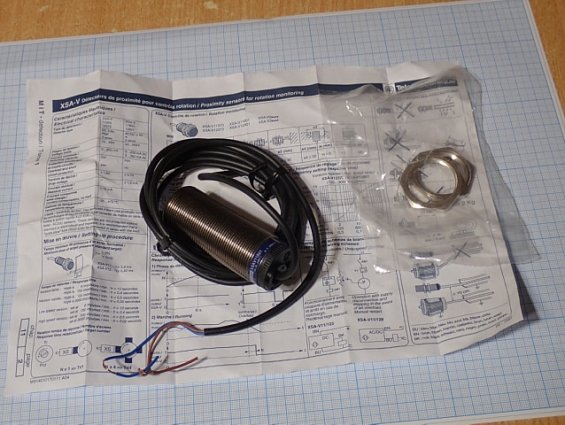 Индуктивный датчик Telemecanique XSAV11801 24...240V