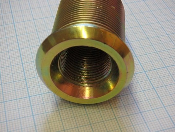 Гайка футорочная 3719123 OEMC806006 FUSO заднего правого колеса под балонный ключ квадрат 21мм.