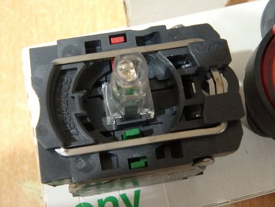 Переключатель Schneider Electric xb5ak124m5 22мм 230-240В красный с подсветкой made in France