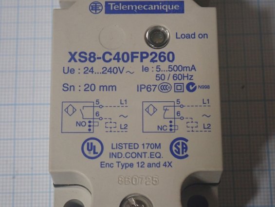 Индуктивный датчик Telemecanique XS8-C40FP260 24...240V прямоугольный