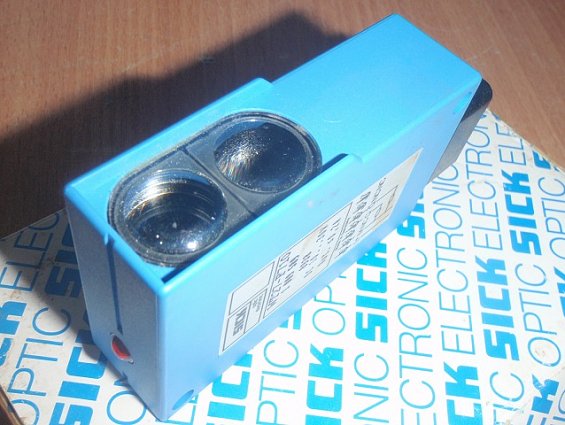 Датчик фотоэлектрический SICK WL27-F710 1009589 ПОДАВЛЕНИЕ ЗАДНЕГО ФОНА 10-30VDC