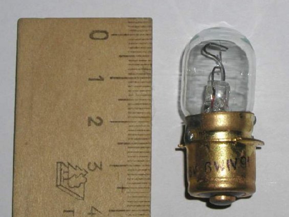 Лампа накаливания с вертикальной нитью накала СМ6-6 (6в. 6Вт.) 1991г.в.